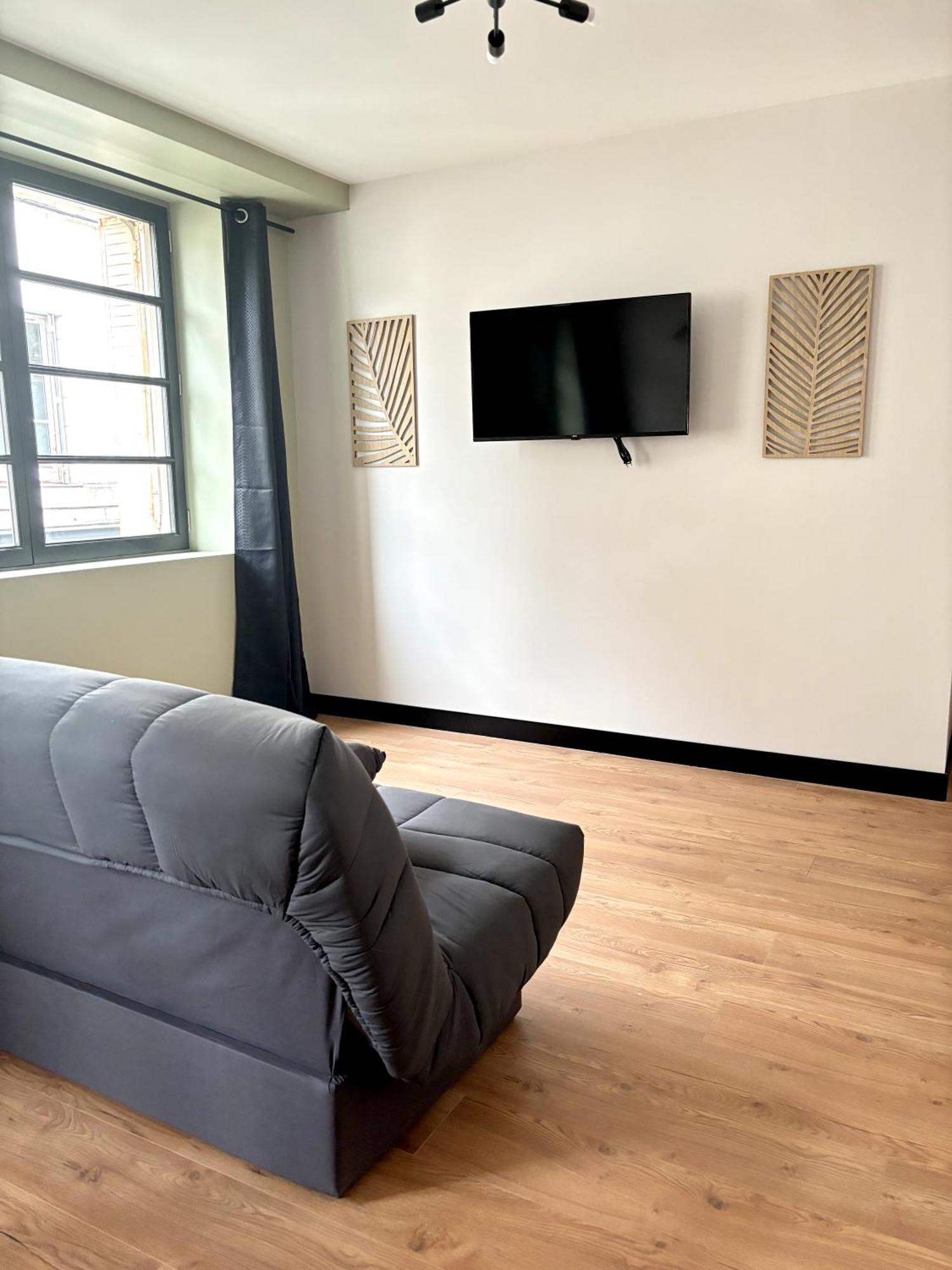 Onyx Black Apartment *