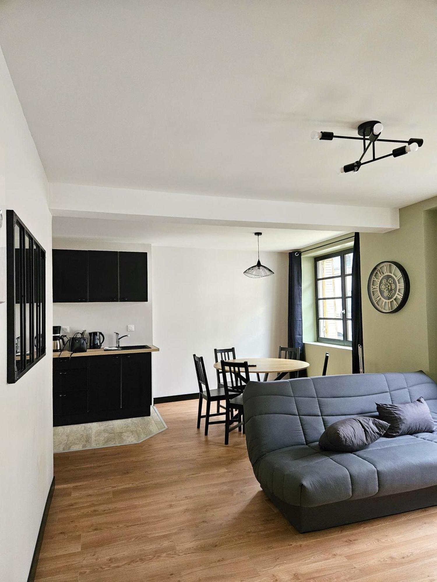 Onyx Black Apartment *